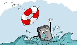 Si votre téléphone tombe dans l’eau, à la mer ou dans les WC, voici 3 astuces pour le sauver