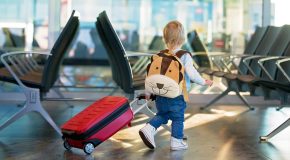 Vacances à l’étranger : votre enfant a-t-il besoin d’une autorisation de sortie du territoire ?